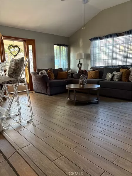 1140 W Cubbon ST, Santa Ana, CA 92703