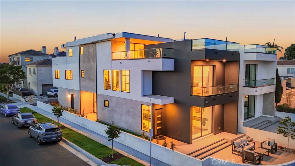 201 Indianapolis AVE, Huntington Beach, CA 92648