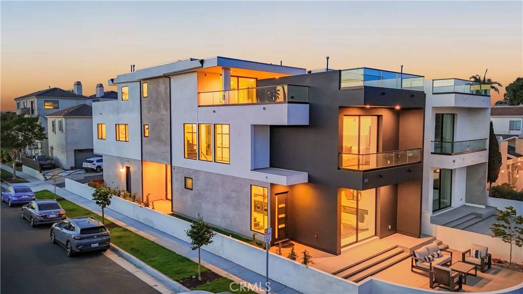201 Indianapolis AVE, Huntington Beach, CA 92648
