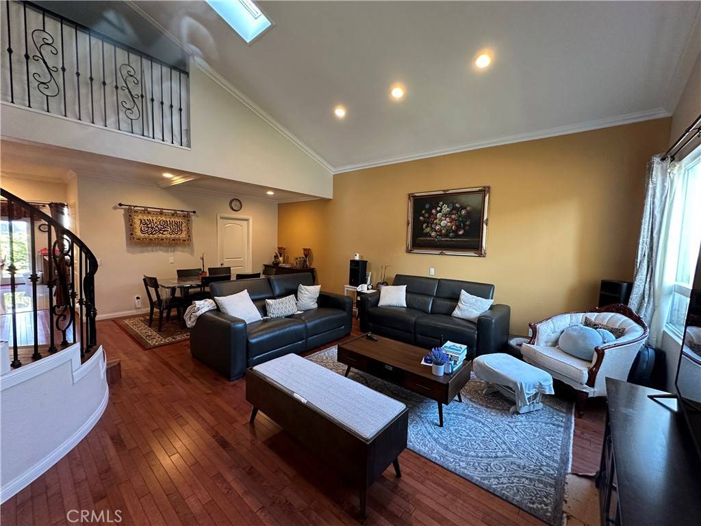 Irvine, CA 92606,3811 Fern