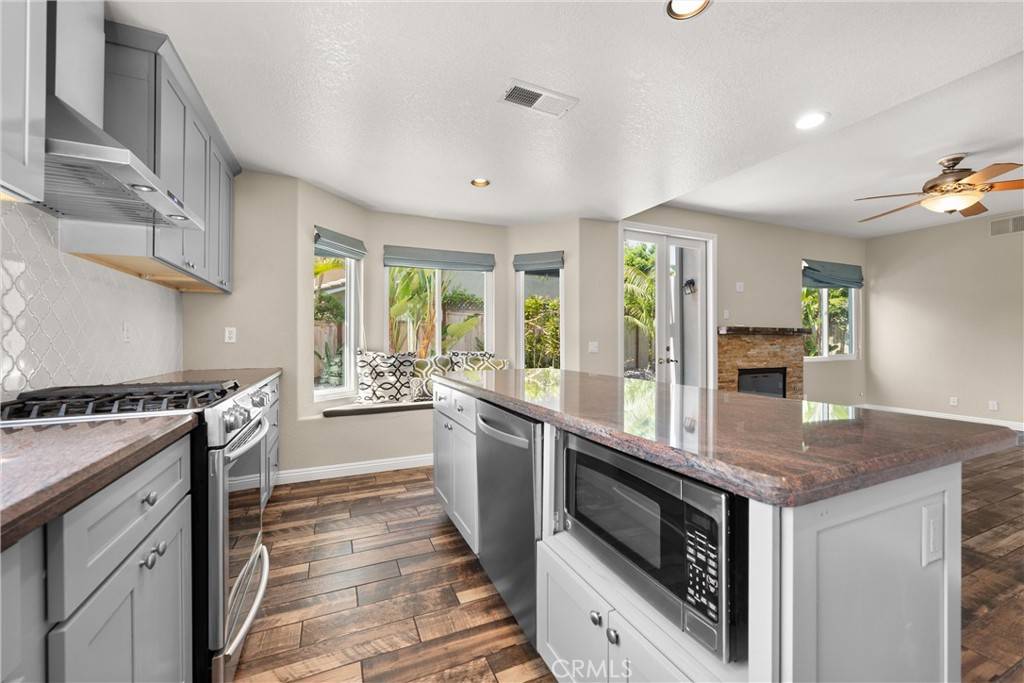 Oceanside, CA 92057,4537 Avenida Privado
