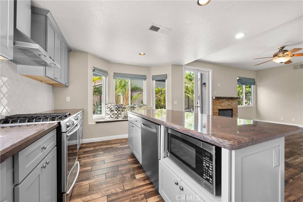 Oceanside, CA 92057,4537 Avenida Privado