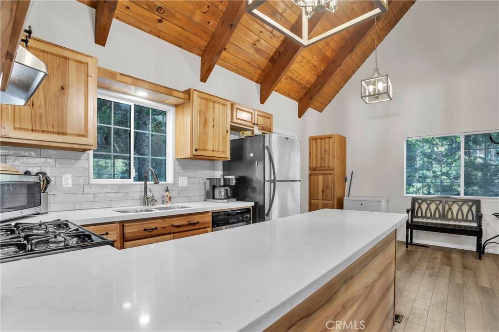 Lake Arrowhead, CA 92352,272 Fairway DR
