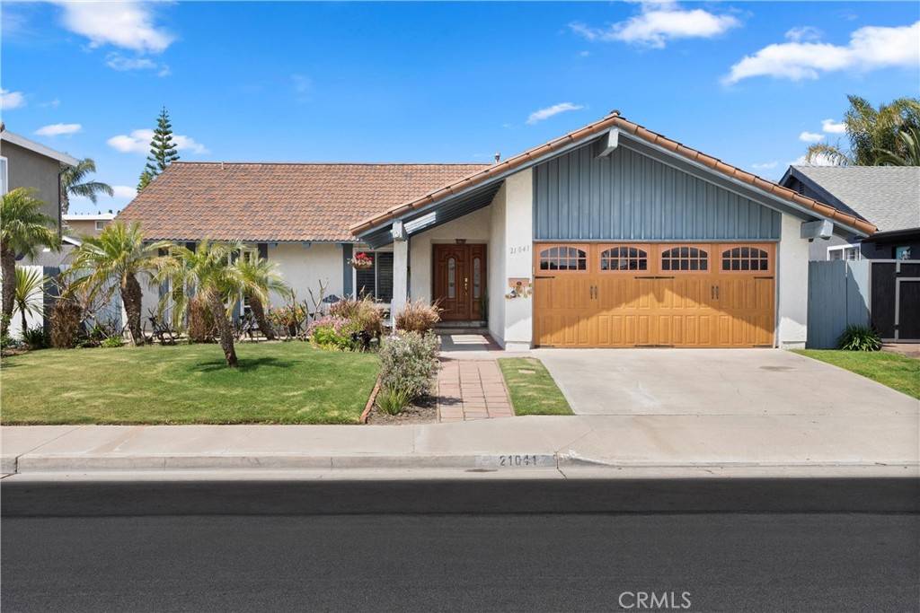 21041 Strathmoor LN, Huntington Beach, CA 92646