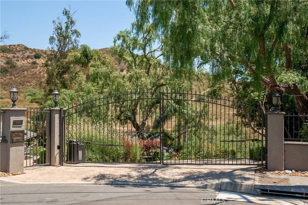 9911 Overhill DR, North Tustin, CA 92705