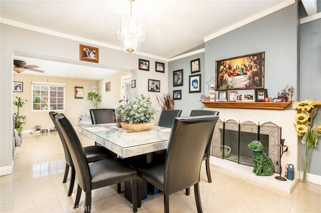 Fullerton, CA 92832,506 W Rosslynn AVE