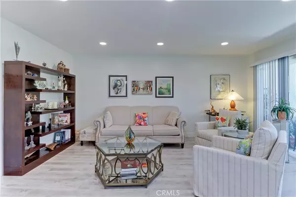 Laguna Woods, CA 92637,3365 Punta Alta #2F