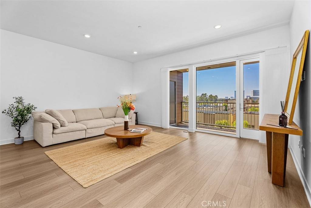 Irvine, CA 92612,1505 Rivington