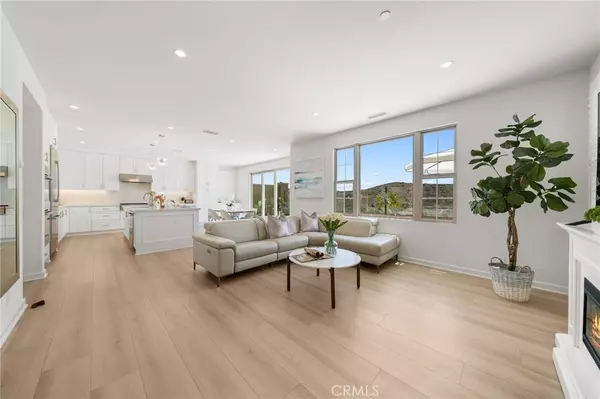 Irvine, CA 92618,246 Canterbury