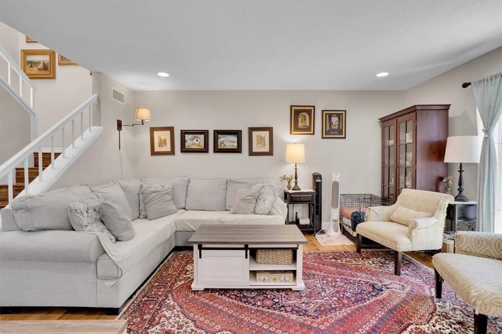 12 Sparrow Hill LN, Laguna Hills, CA 92653