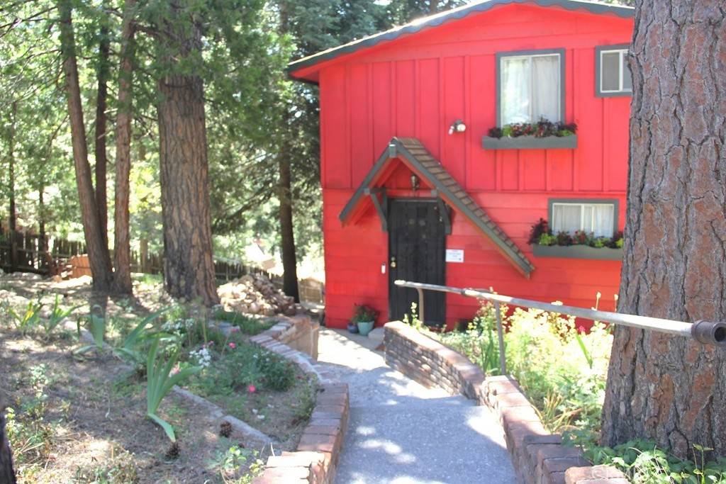 Running Springs, CA 92382,31705 Silver Spruce DR