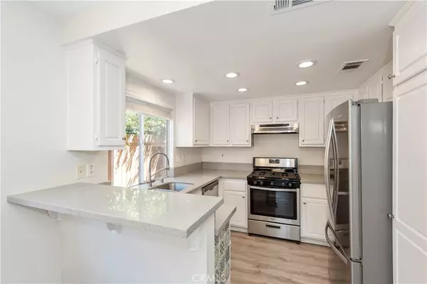 Lake Forest, CA 92610,18 Rue Brittany