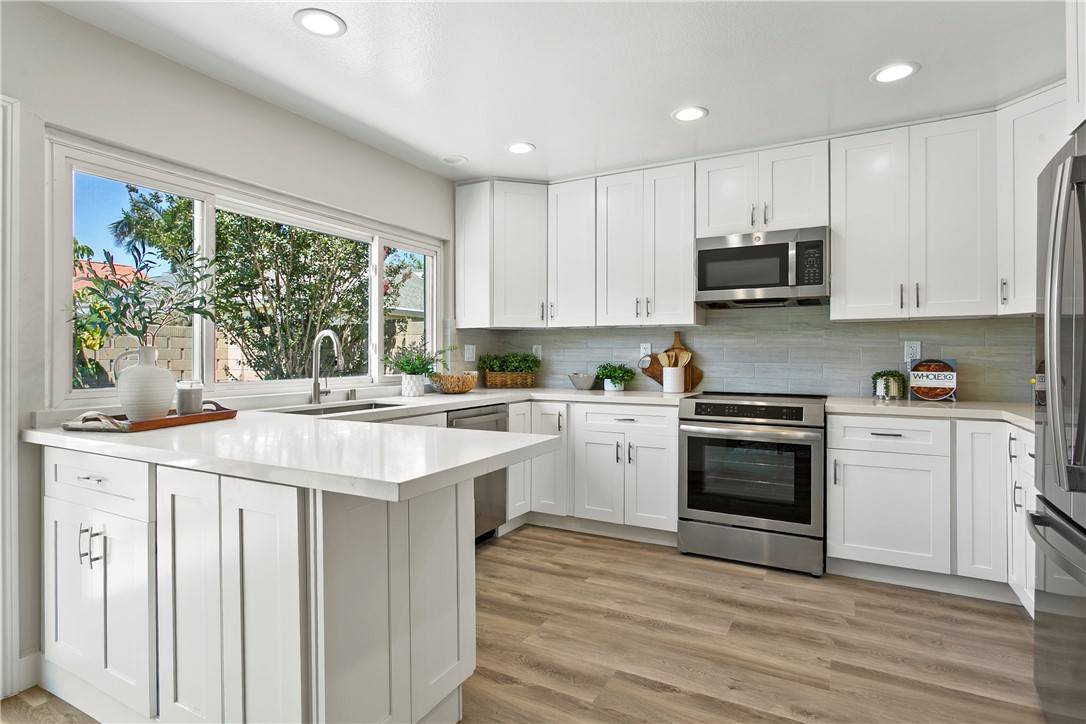 Santa Ana, CA 92704,2517 W Central AVE