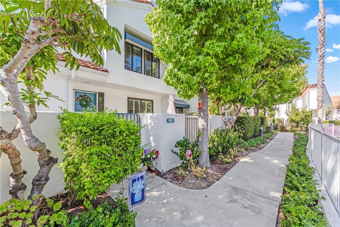 Huntington Beach, CA 92648,7371 Seabluff DR #108