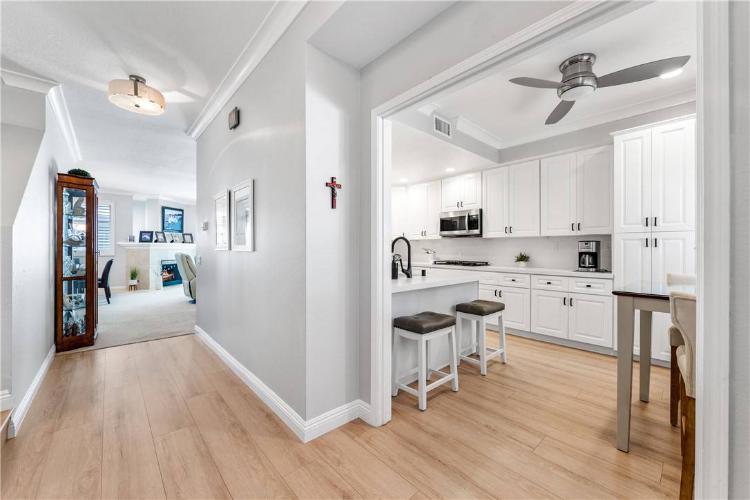 Huntington Beach, CA 92648,7371 Seabluff DR #108