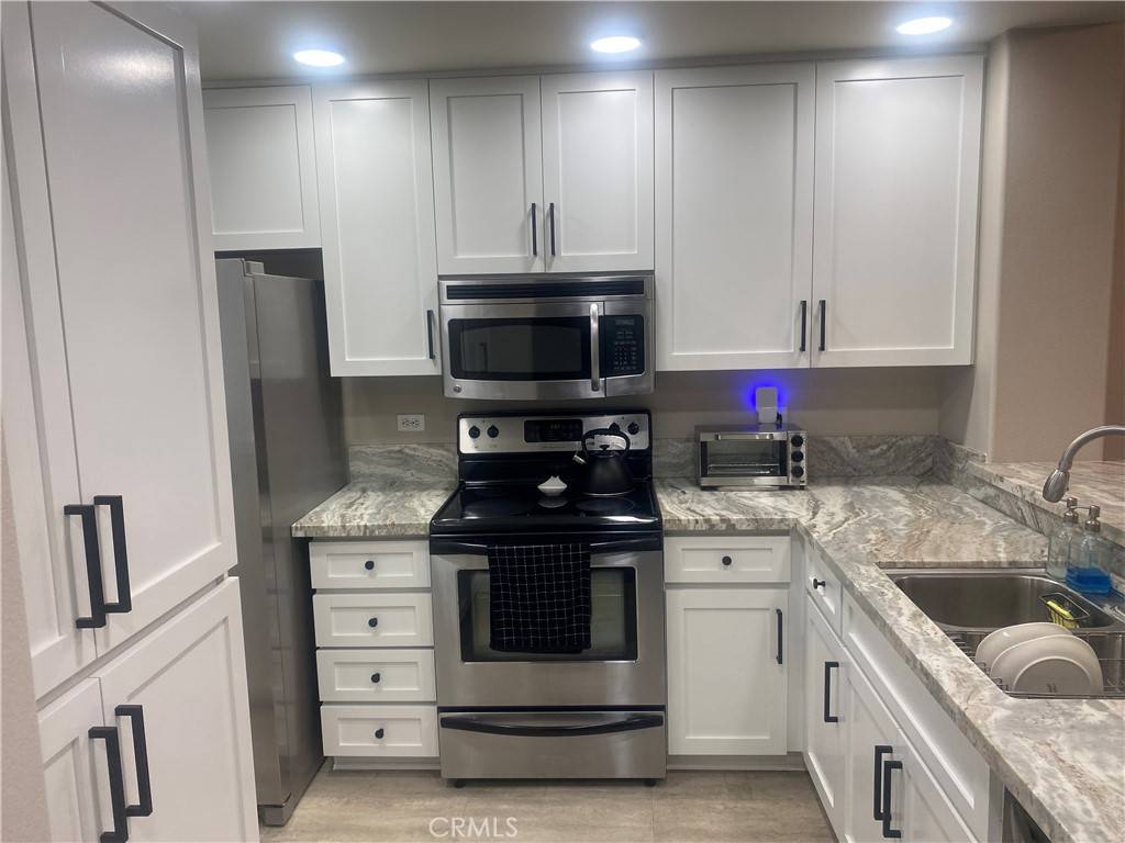 2233 Martin #208, Irvine, CA 92612