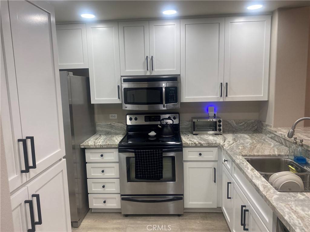 2233 Martin #208, Irvine, CA 92612