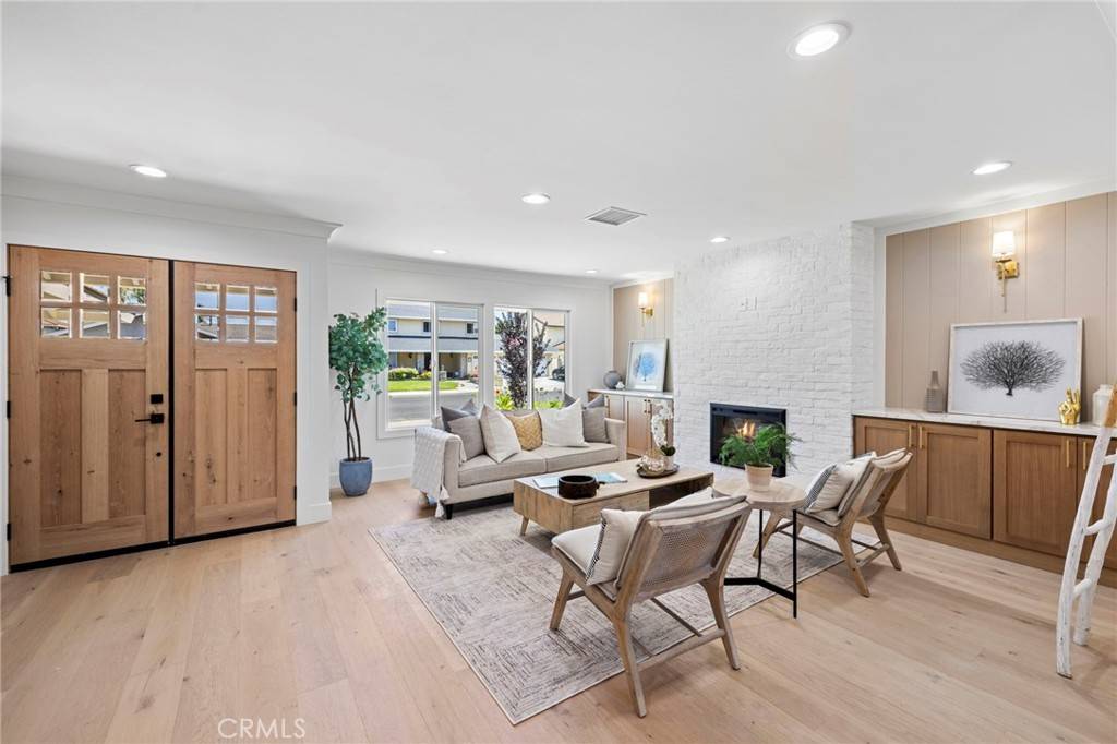 Huntington Beach, CA 92647,6852 Vista Del Sol DR