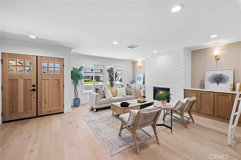 Huntington Beach, CA 92647,6852 Vista Del Sol DR