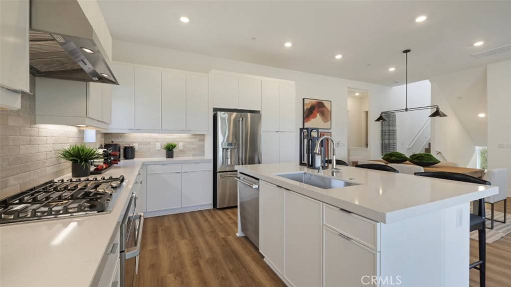 Irvine, CA 92618,140 Tiffin