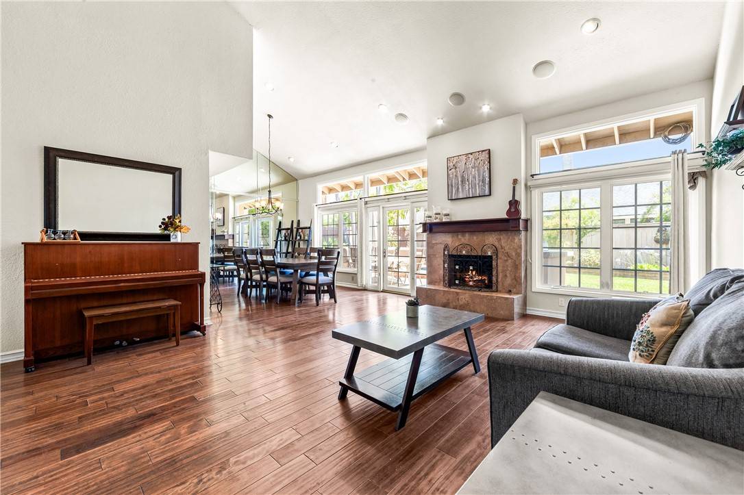 Huntington Beach, CA 92648,5861 Midway DR