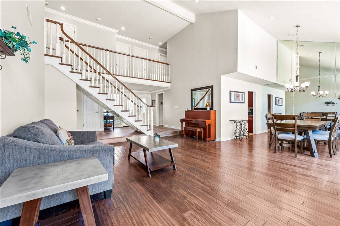 Huntington Beach, CA 92648,5861 Midway DR