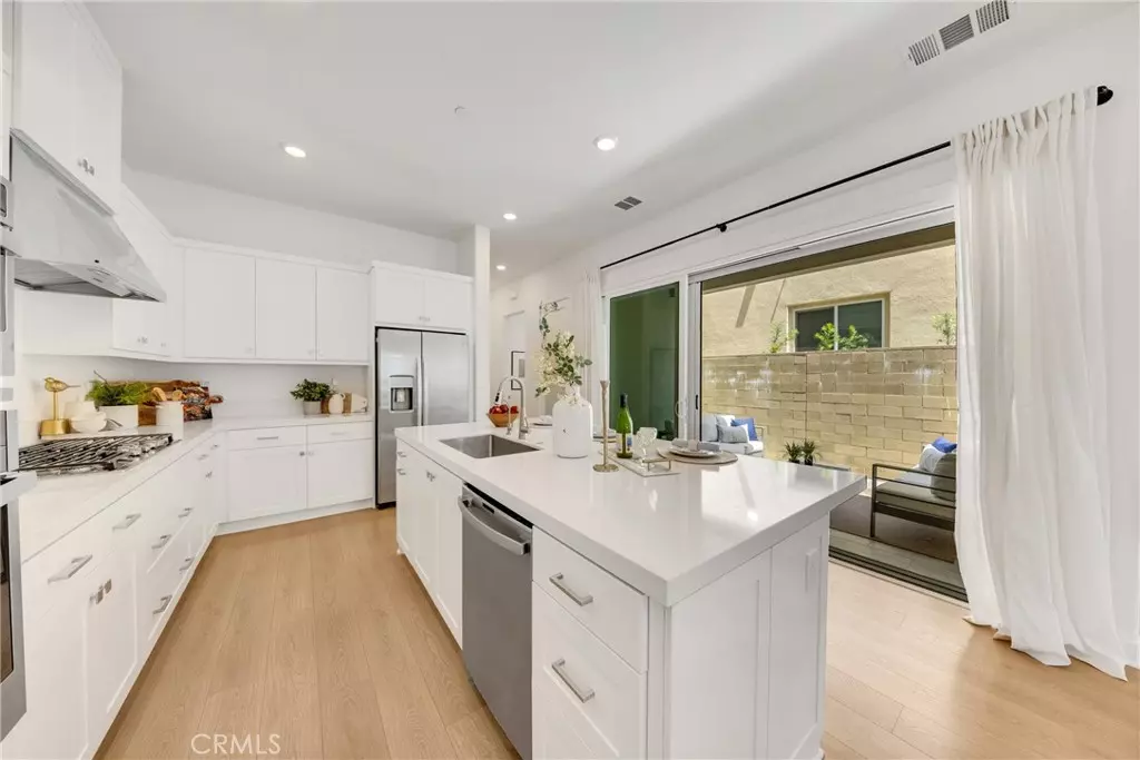 Irvine, CA 92618,119 Zawn