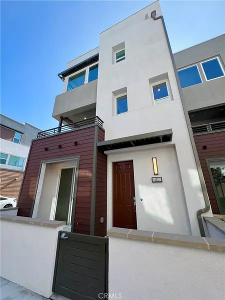 661 S Lyon St, Santa Ana, CA 92705