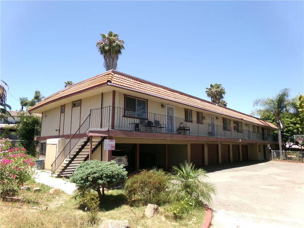 Vista, CA 92083,503 W California AVE