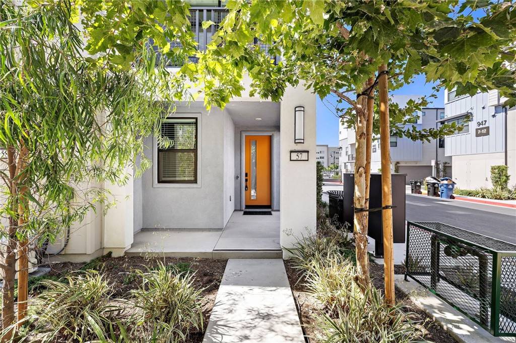 Ontario, CA 91764,944 N Divino Privado #57