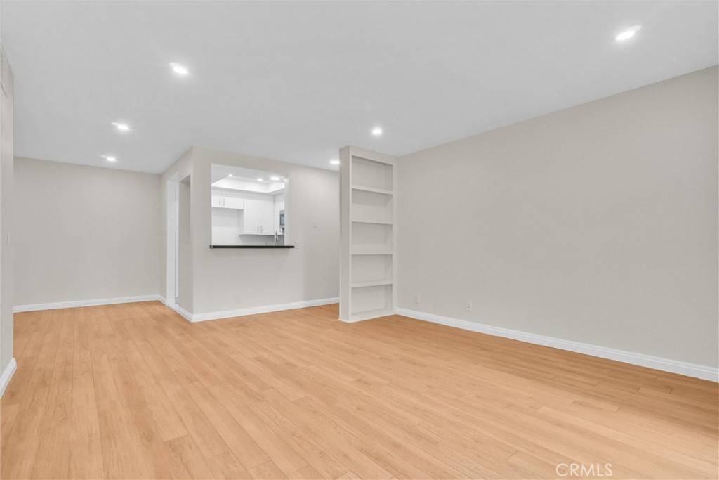 Santa Ana, CA 92701,600 W 3rd ST #C207