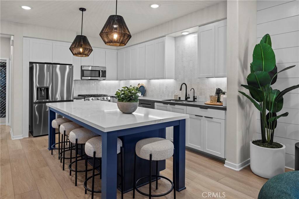 Compton, CA 90220,1652 W Sycamore DR