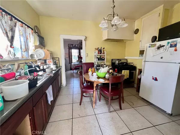 Ontario, CA 91762,729 W Holt BLVD