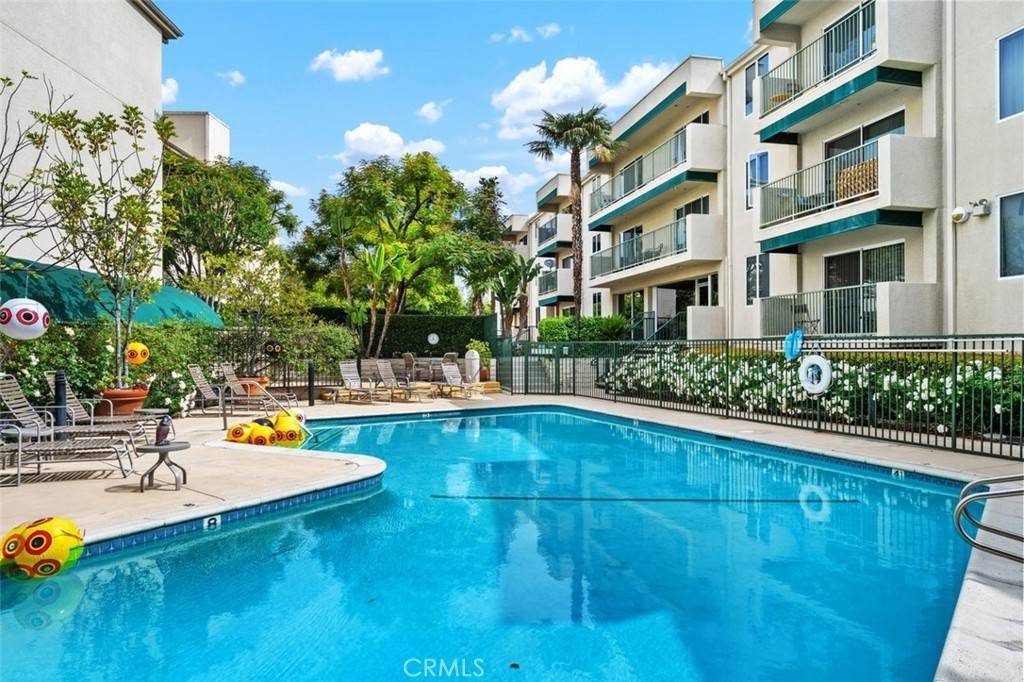Sherman Oaks, CA 91403,4501 Cedros AVE #338