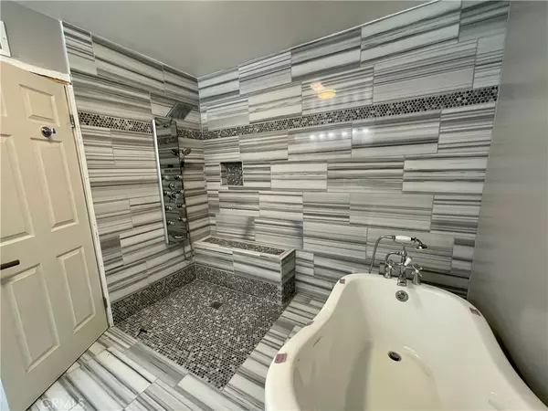 North Tustin, CA 92705,18742 Dodge AVE