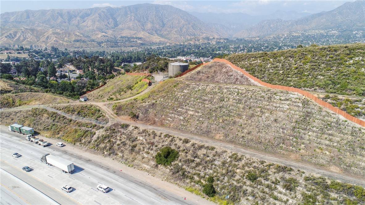 Sunland, CA 91040,10200 Willow Springs LN