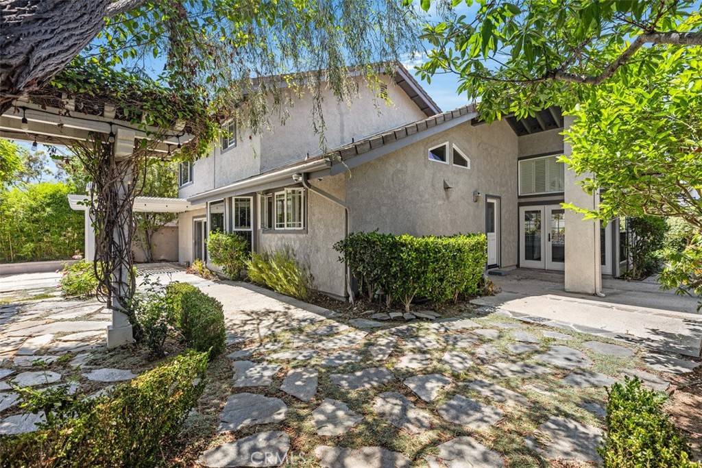 Irvine, CA 92603,8 Cedar Ridge