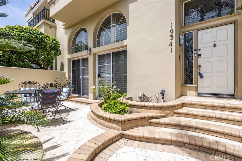19341 Sawgrass LN, Huntington Beach, CA 92648