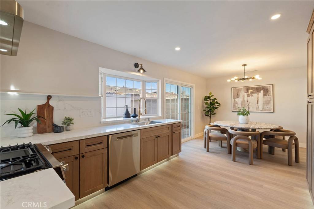 La Palma, CA 90623,7372 Brian LN