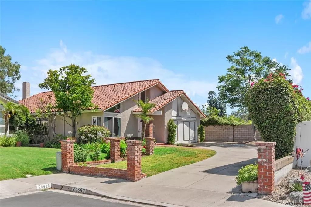 Lake Forest, CA 92630,24682 Via Tequila