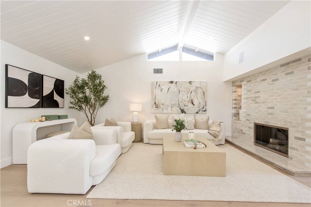 Irvine, CA 92603,19281 Sierra Inez RD