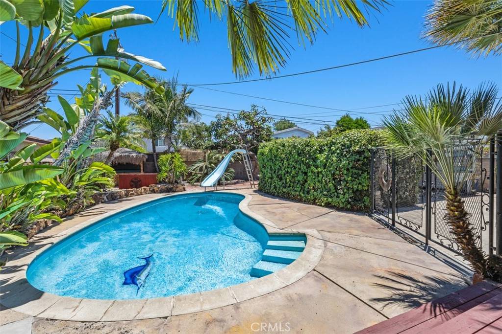 Long Beach, CA 90808,4728 Pepperwood AVE