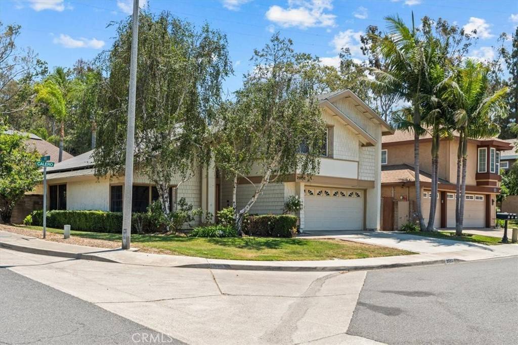 25252 Calero Avenue, Laguna Hills, CA 92653