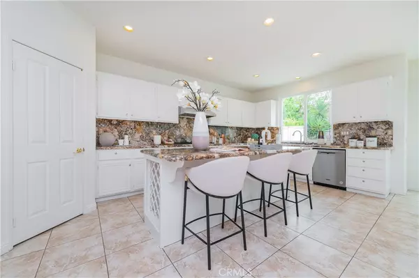 Irvine, CA 92606,27 Maryland