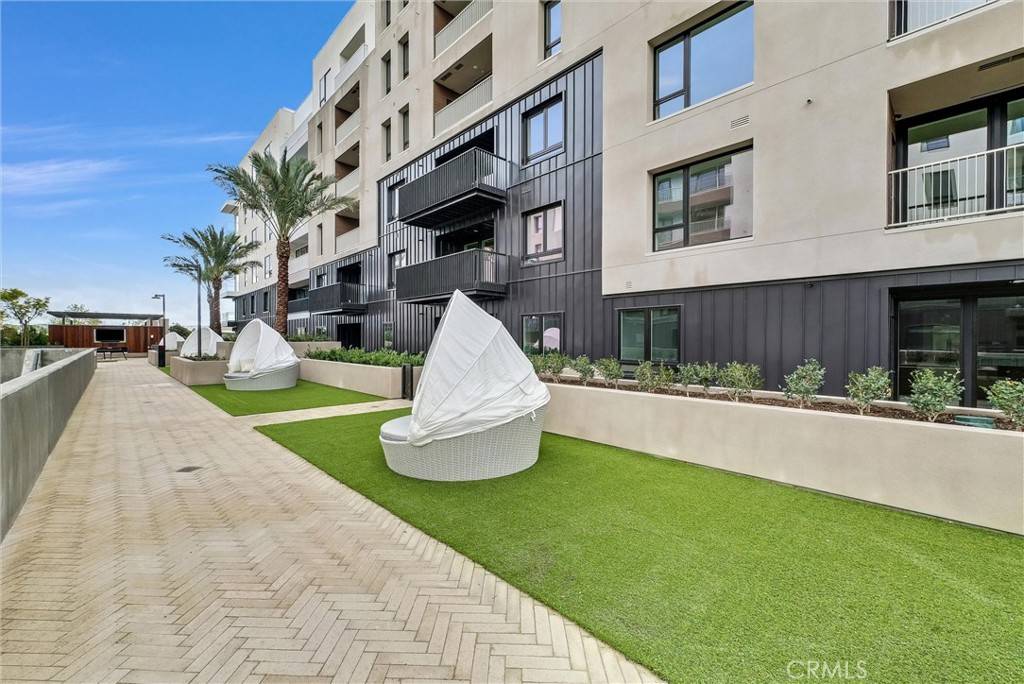 Irvine, CA 92612,2209 Rivington