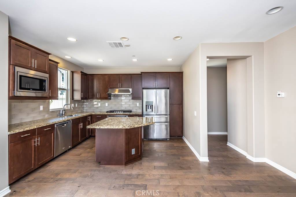 Yorba Linda, CA 92886,5041 Menton LN
