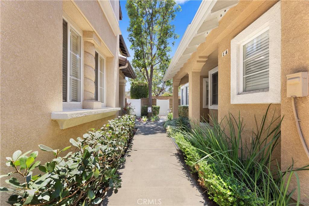 Irvine, CA 92618,14 Lilac