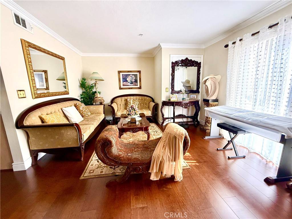 Glendale, CA 91204,116 W Maple ST #18