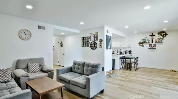 Corona, CA 92882,1078 Border AVE