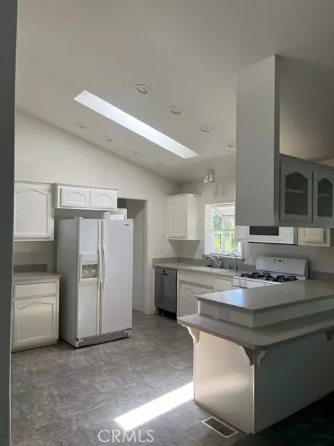 Irvine, CA 92618,14851 Jeffrey RD #352